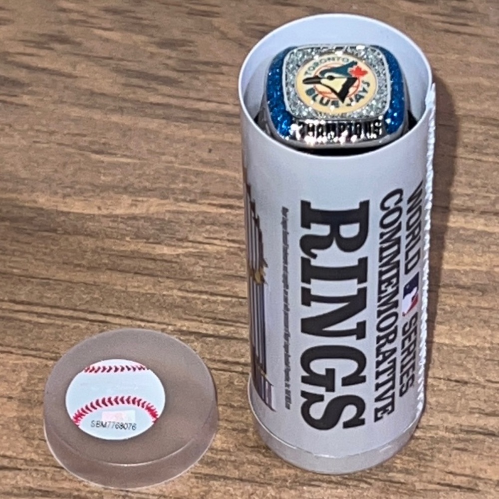 Toronto Blue Jays Commemorative 1993 Champions Ring - Picture 7 of 11